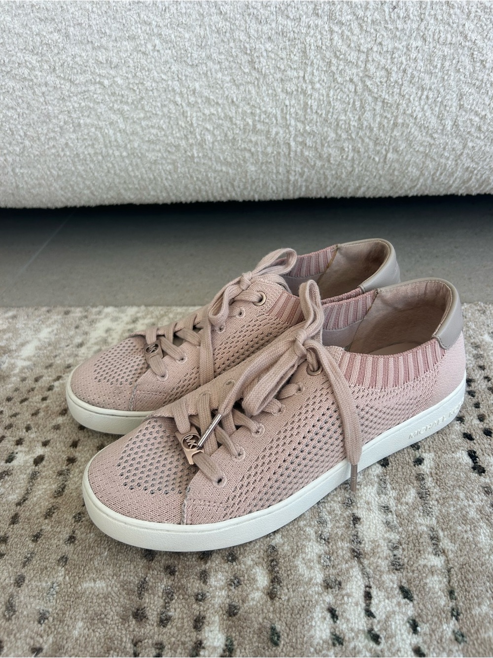 Beautiful Michael Kors Pink Knit Lace-Up Sneakers with White Sole❤️6.5